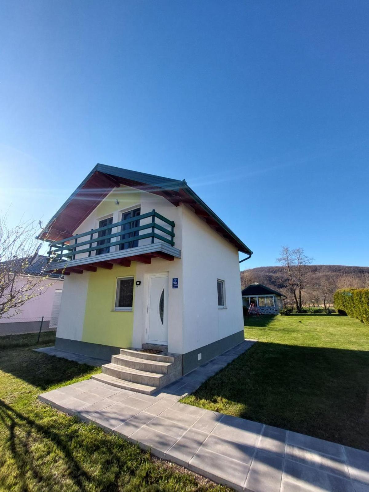 La Reina Una Bihac Exterior photo